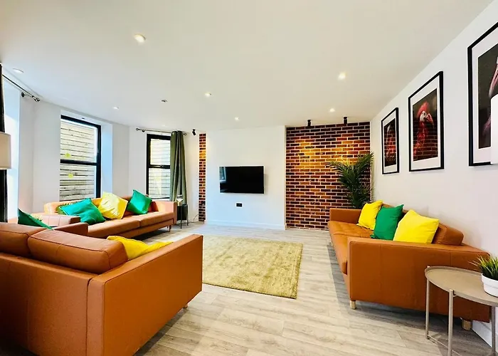 Big Bournemouth 4-Bedroom - 2-Bathroom - Sleeps 10
